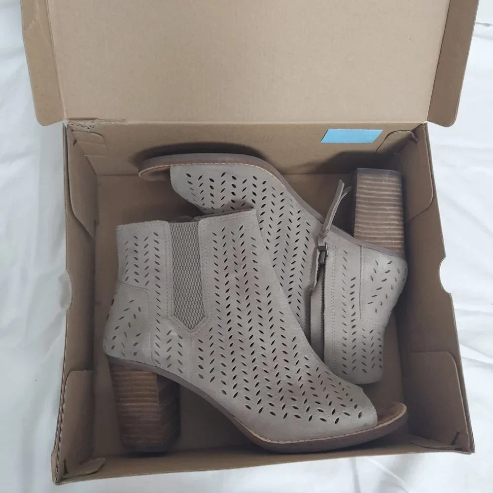 Tom's Majorica Ankle Boot Peep Toe Perforated Leaf Suede Taupe Peep Toe Size 11 - Picture 4 of 6